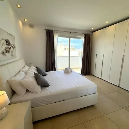 Penthouse -centre Of - View In Malta 斯利马