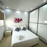 Penthouse -centre Of - View In Malta