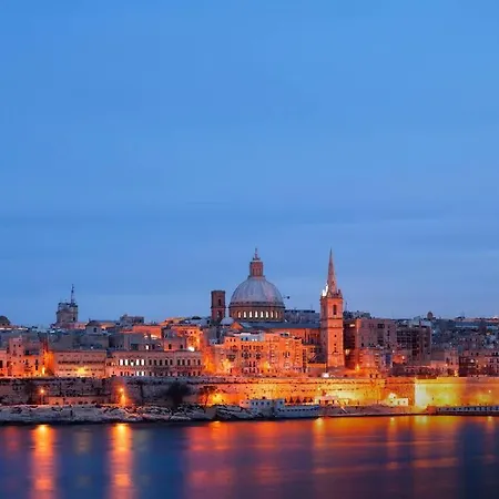 Penthouse -centre Of - View In Malta 슬리에마