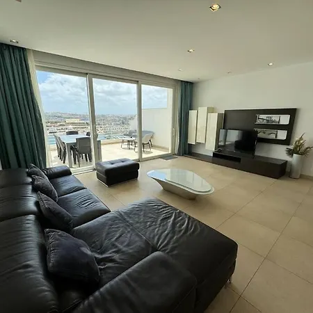 Penthouse -centre Of - View In Malta