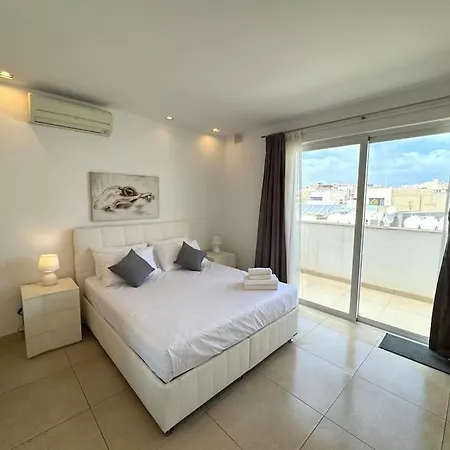 아파트 Penthouse -centre Of - View In Malta