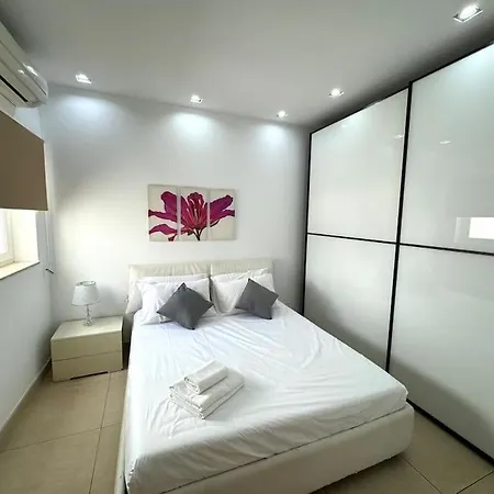 Penthouse -centre Of - View In Malta