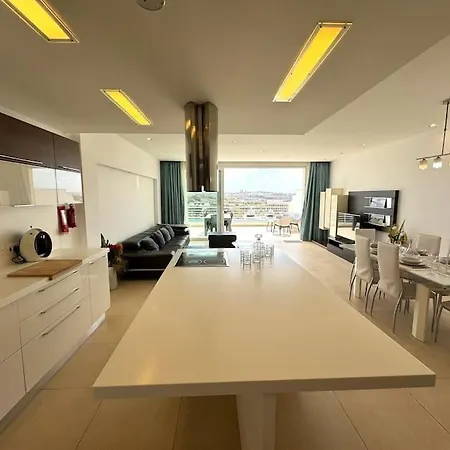 아파트 Penthouse -centre Of - View In Malta 슬리에마