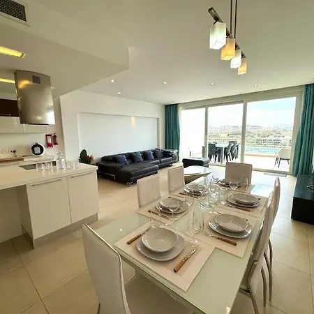 Penthouse -centre Of - View In Malta
