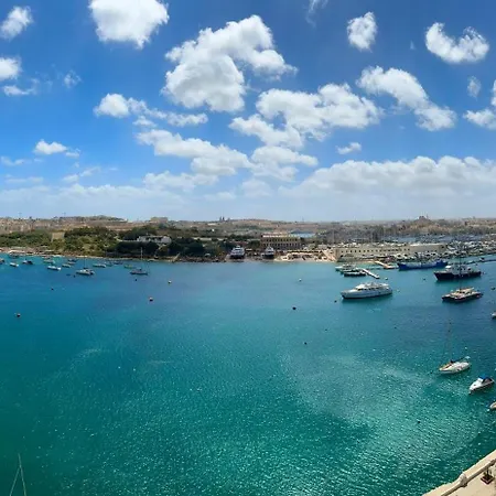 Penthouse -centre Of - View In Malta *