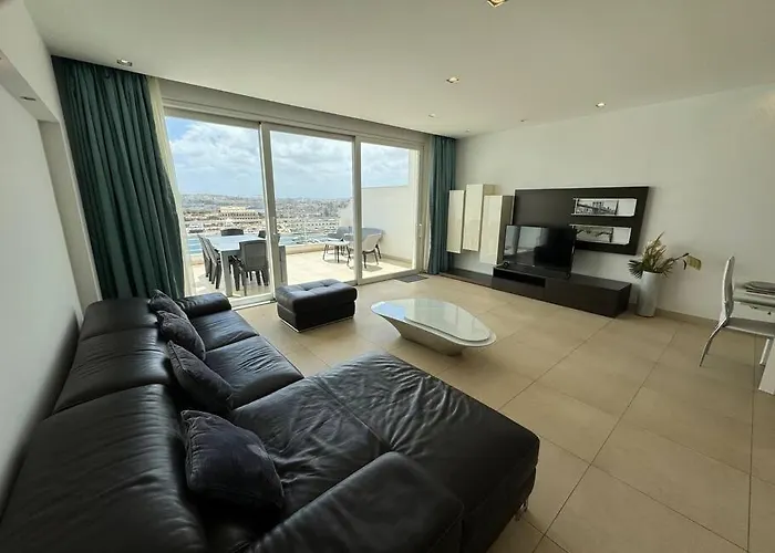 Penthouse -centre Of - View In Malta
