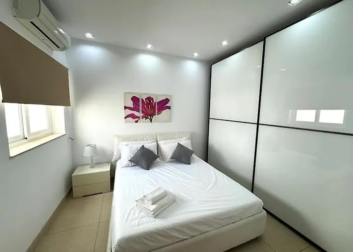 Penthouse -centre Of - View In Malta