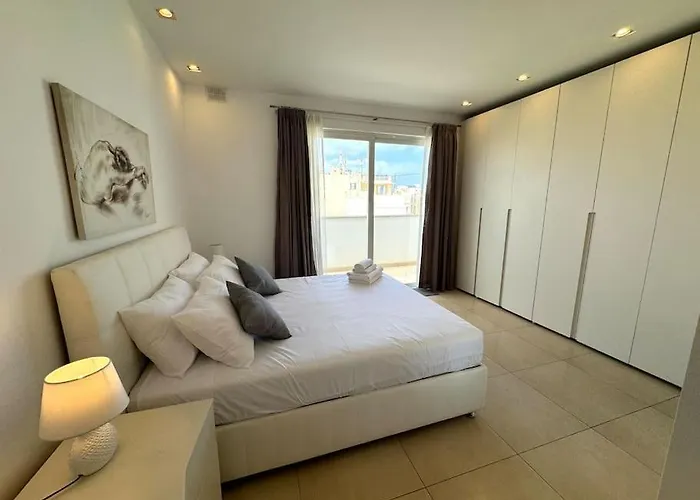 Penthouse -centre Of - View In Malta Sliema