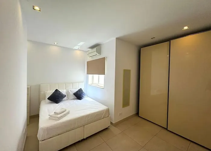 Apartamento Penthouse -centre Of - View In Malta Sliema