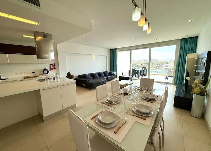 Penthouse -centre Of - View In Malta